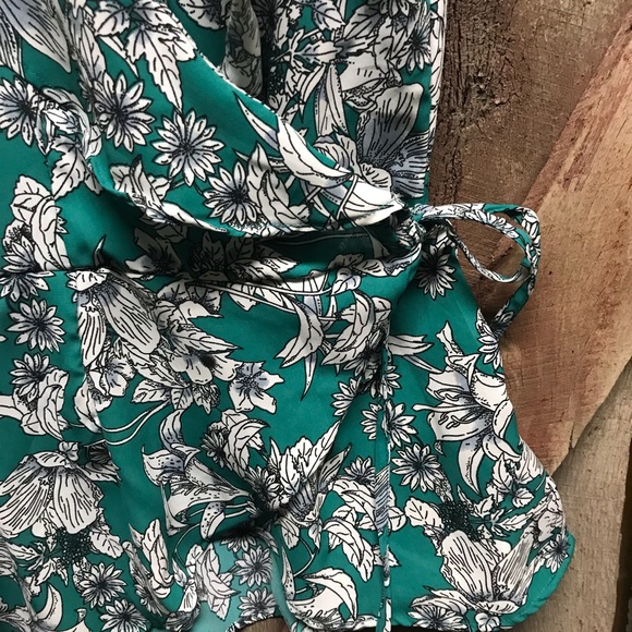 Floral wrap top Japana size small green - Picture 3 of 7